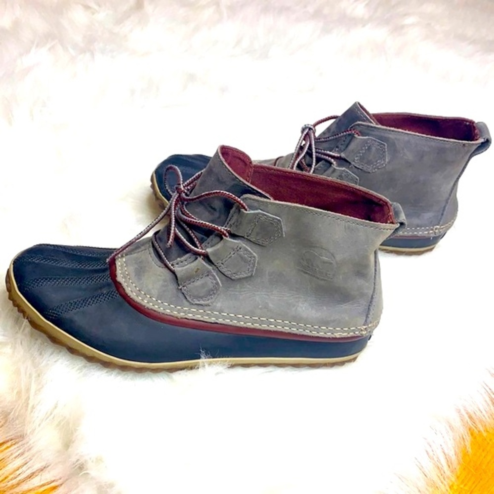 SOLD SOREL Out n’ About Grey Leather Waterproof Size 10 Women’s Boots